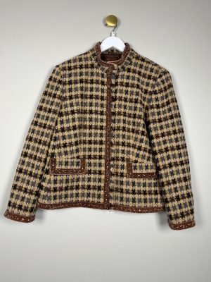 Olsen str. M/L <br/> jakke i brune nuancer, perler og pailetter på kanter