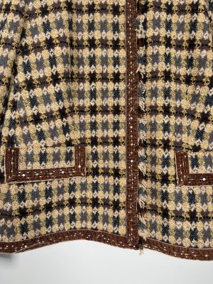 Olsen str. M/L <br/> jakke i brune nuancer, perler og pailetter på kanter