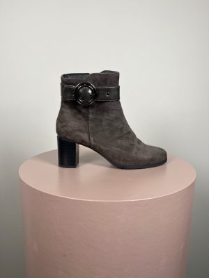 Relaxshoe str. 41 <br/> ankelstøvle med spænde i grå ruskind