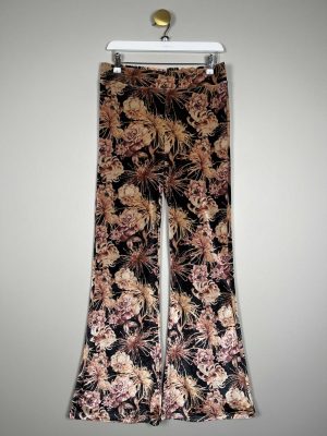 ETC str. M <br/> Blomstret velour buks med vidde i ben