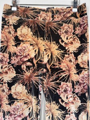 ETC str. M <br/> Blomstret velour buks med vidde i ben