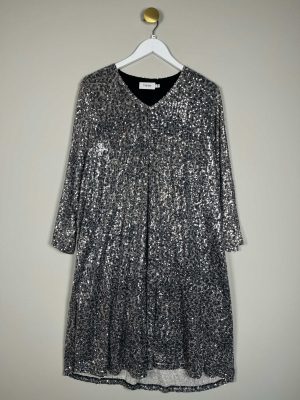 Fransa str. 46 <br/> grå pailletkjole