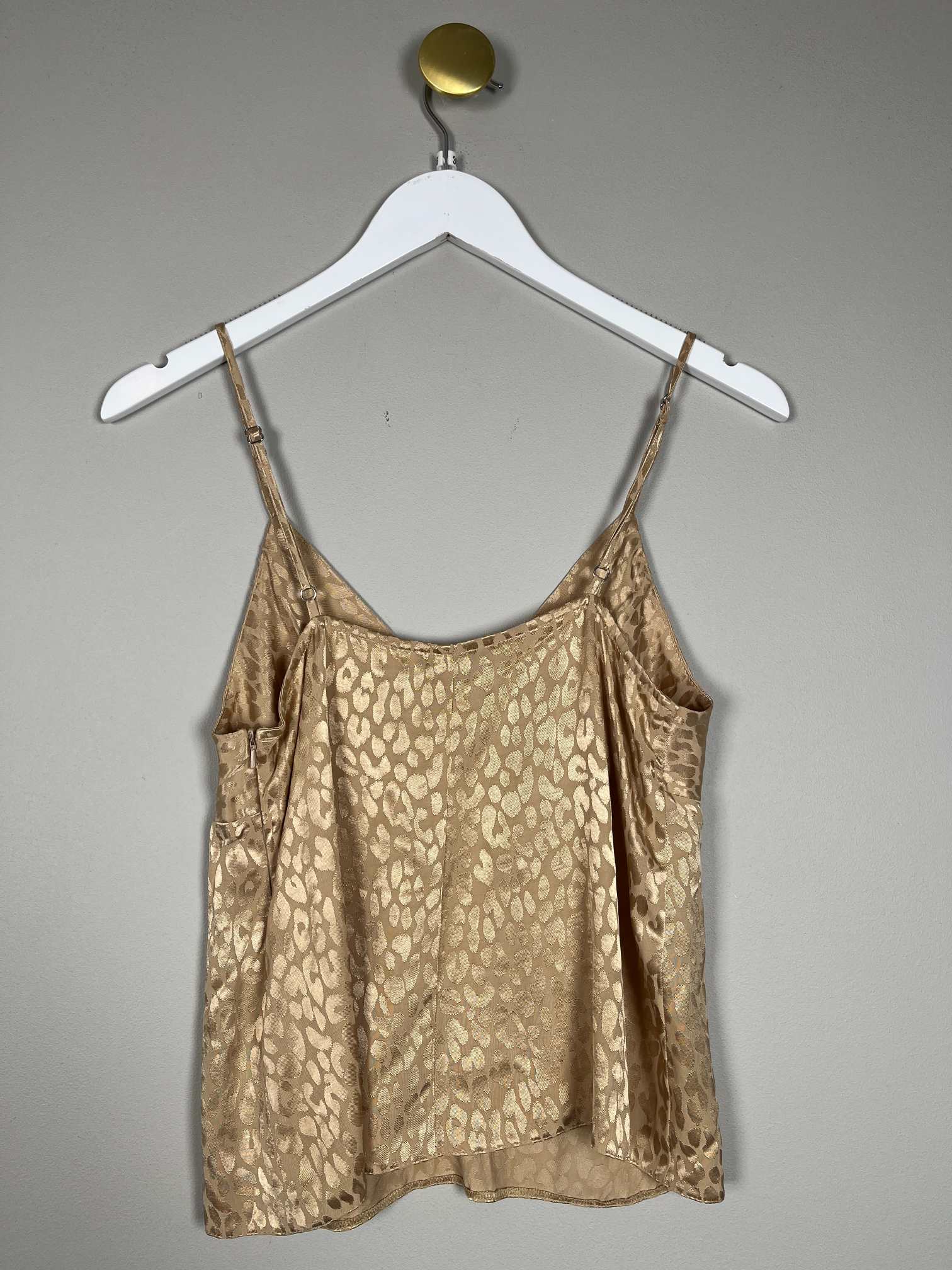 NA-KD str. 36 <br/> beige top med prægning - Billede 3