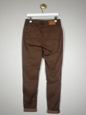 Mos Mosh str. 27 <br/> brun jeans med border ved lommer