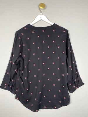 Rue Femme str. S <br/> sort langærmet bluse med mønster