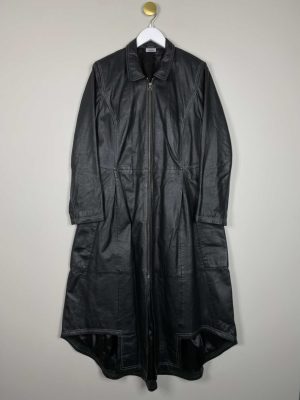 Thing str. S <br/> lang brun skindfrakke med kontrast stikninger