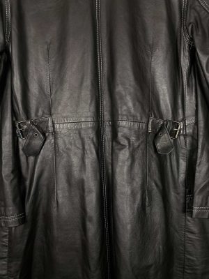 Thing str. S <br/> lang brun skindfrakke med kontrast stikninger