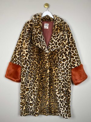 Baum und pferdgarten str. 40 <br/> leopard fake fur frakke