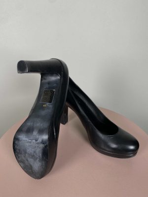 Nome str. 40 <br/> stilet sort skind