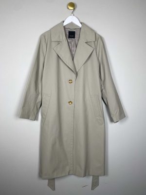 Sand str. 42 <br/> Sandfarvet frakke