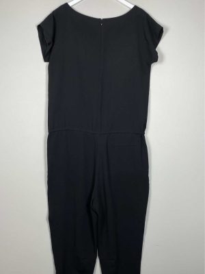 Mads Nørgaard str. 36 <br/> sort buksedragt uden ærmer