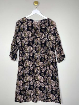 Masai str. S <br/> sort kjole med palmeblade