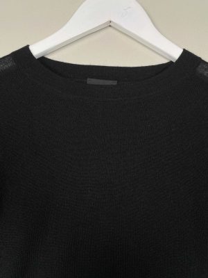 Nü str. S <br/> sort bluse med sølv på ærmer