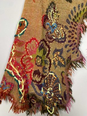 Sjal med frynser og broderede detaljer