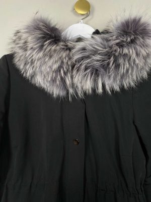 Levinsky CPH str. 36 <br/> sort vinterjakke med foer/kant af kanin og vaskebjørn