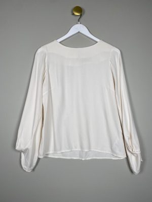 Pulz str. XS <br/> råhvid bluse