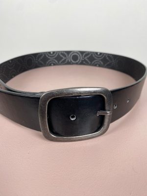 Læderbælte med hulnmønster str. 85