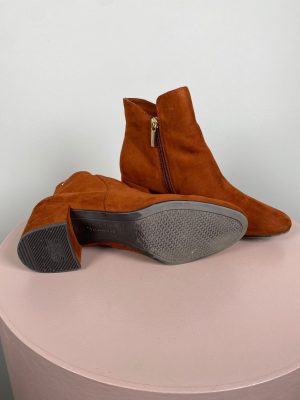 Tamaris str. 38 <br/> kort rustfavet ruskinds støvle