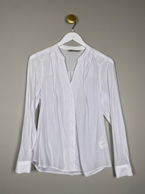 PBO str. 34 <br/> hvid bluse med v hals