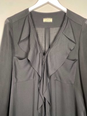 By Malene Birger str. 38 <br/> sort kjole med flæser og bindebånd