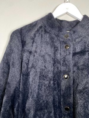 Gestuz str. M <br/> sort teddy jakke med stretch