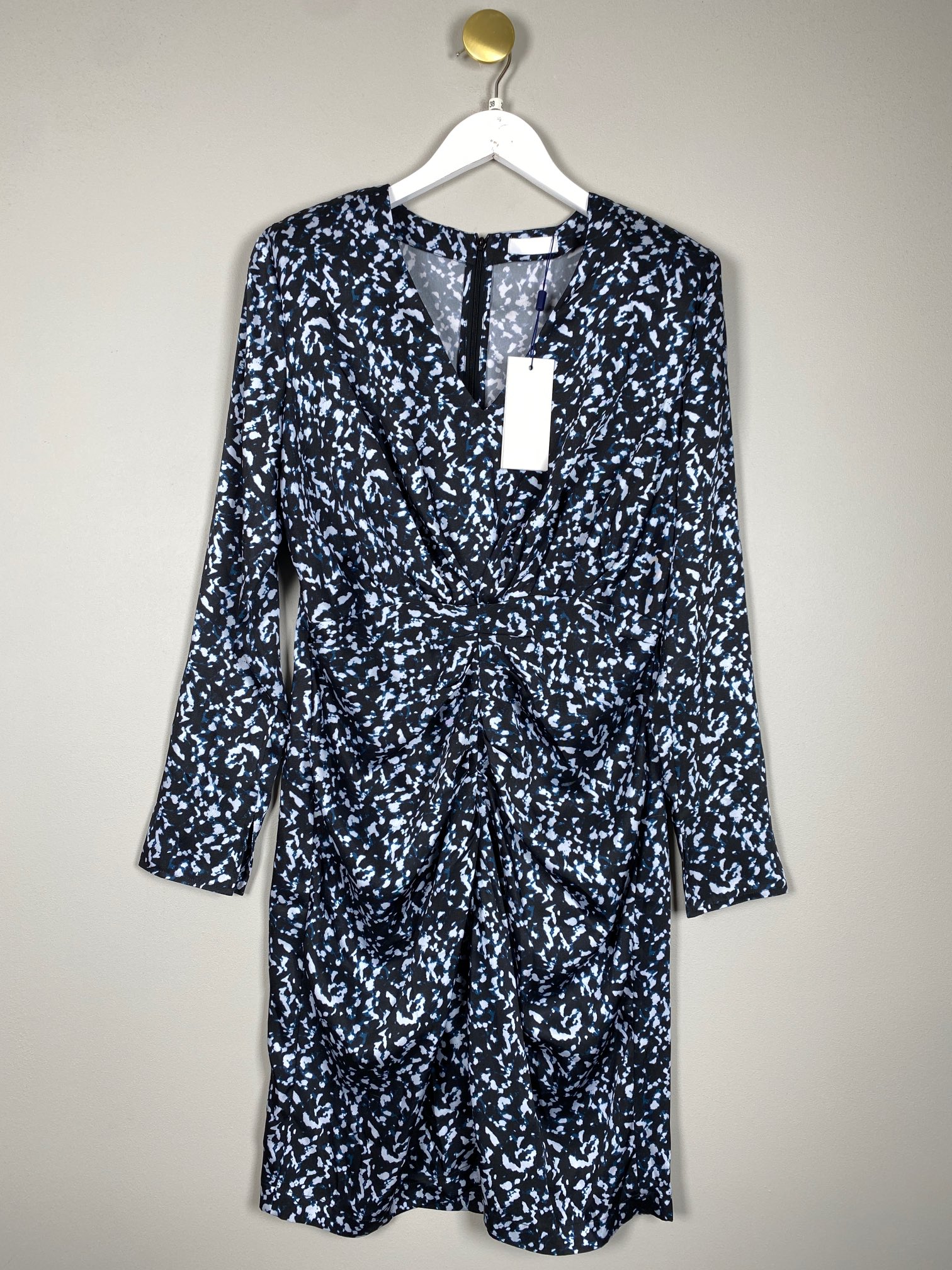 2ndday str. 38 <br/> kjole med v hals og talje