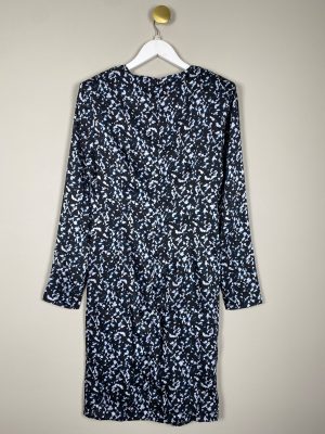 2ndday str. 38 <br/> kjole med v hals og talje