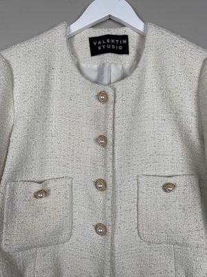 Valentin Studio str. 38 <br/>kort råhvid blazerjakke