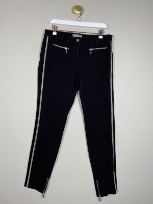 Gustav str. 40 <br/> sorte jeans med stribe på siden