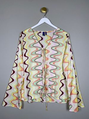 Résumé str. 42 <br/> mønstret skjorte med bindebånd foran
