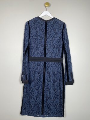 Day Birger Mikkelsen str. 38 <br/> blå blondekjole med velourbånd