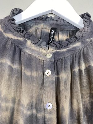 Prepair str. XS <br/> beige/grå bluse med stolpelukning