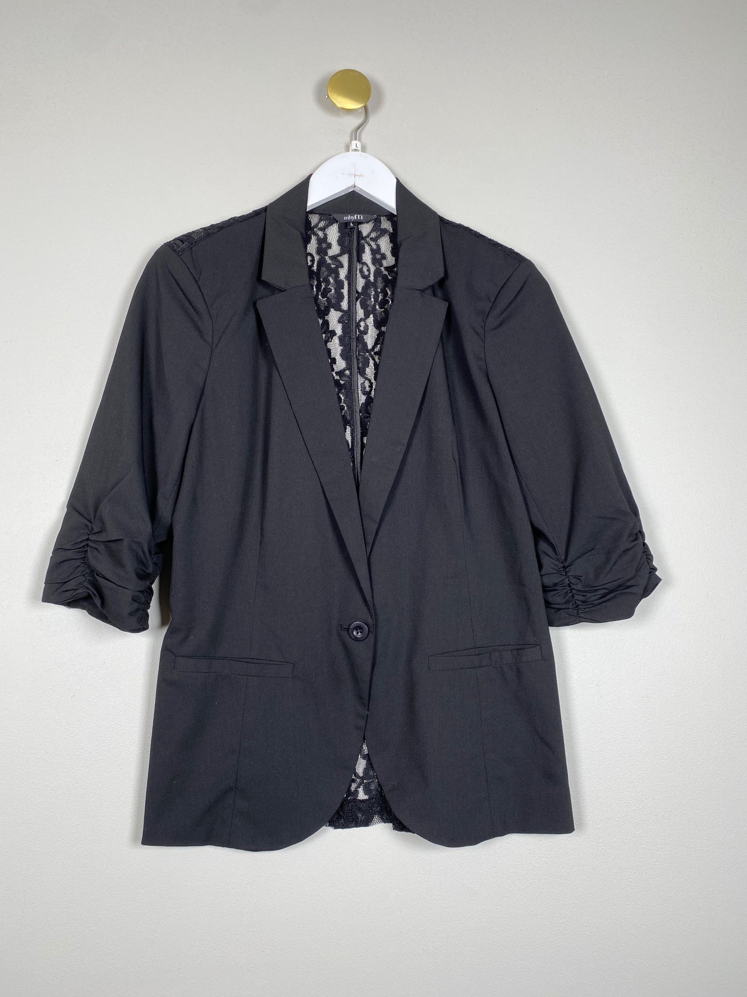 mbyM str. L <br/> sort blazer med blonderyg