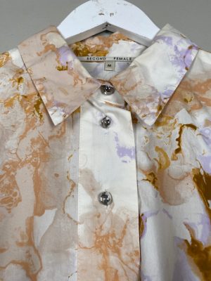 Second Female str. M <br/> hvid kjole med lilla og brunt mønster