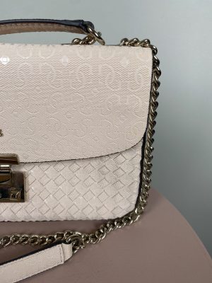 Guess beige skuldertaske med kæderem