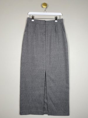 Neo Noir str. 36 <br/> lang grå nederdel med hvide striber