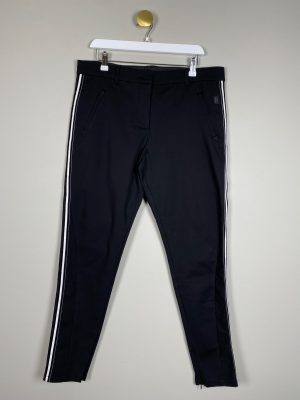 CS#15 by Gashott str. 42<br/> sorte bukser med hvid stribe i siden