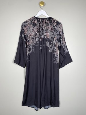 Gustav str. M <br/> sort paisley mønstre kjole