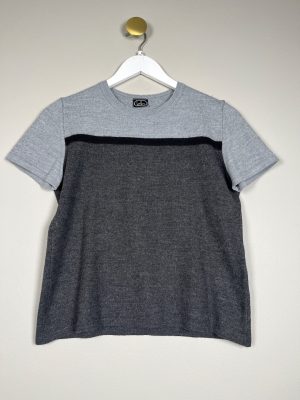 Kello atr. M <br/> grå nuanceret kortærmet bluse i strik