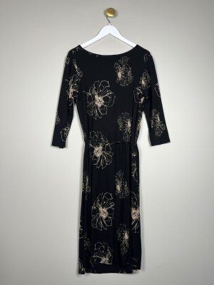 Vero Moda str. XL <br/> sort mønstret kjole med slåomeffekt