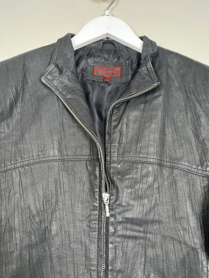 Tomahawk str. 40 <br/> sort læderjakke med indsnøring i siderne