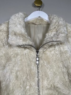 Kello str. 40 <br/> råhvid teddyvest