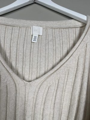 H&M str. XL <br/> kort råhvid strikbluse