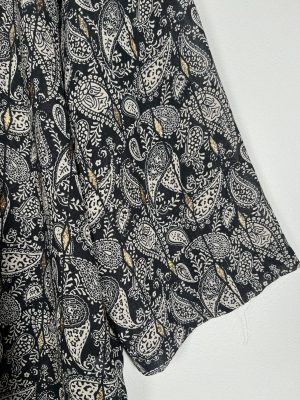 Co'Couture str. S <br/> sort bluse med gråt/guld mønster