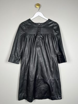 Bruuns Bazaar str. 34 <br/> sort læderkjole