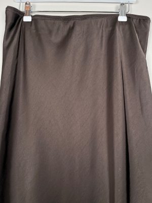 Neo Noir str. 44 <br/>  brun lang taft nederdel