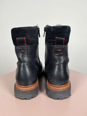 Lloyd str. 38,5 <br/> sorte ankelstøvler med foer