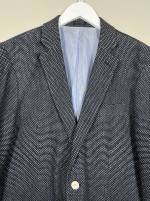 Lindbergh str. 50 <br/> mørkegrå blazer med små hvide firkanter