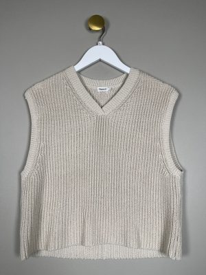 Filippa K str. L <br/> kort beige strikvest