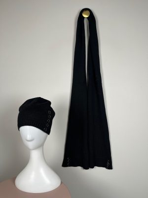 Soaked sort hue og halstørklæde